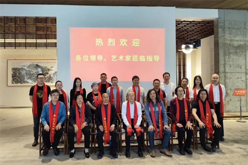 文化交融促發展，藝術交流譜新篇——學院理事長劉仁帶隊赴鄭州列子美術館開展文化藝術交流活動